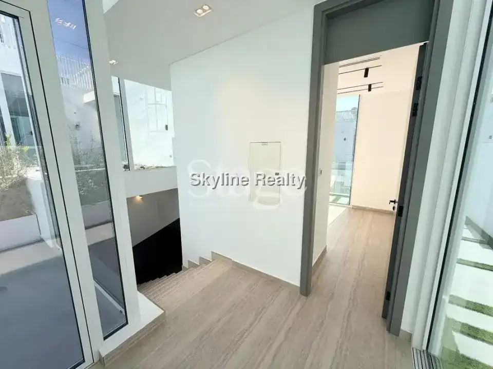 Exclusive Luxury 4BR+M | Brand New | Rooftop Pool 16