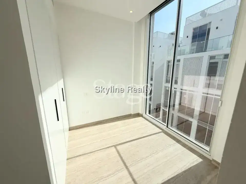 Exclusive Luxury 4BR+M | Brand New | Rooftop Pool 18