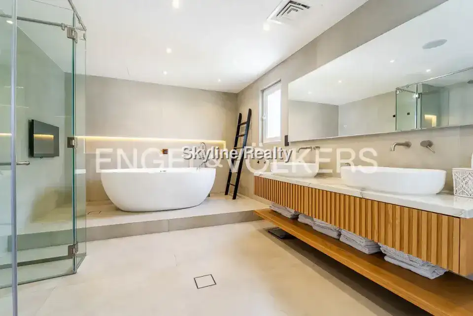 5 Bed Villa with Private Pool in La Coleccion, Dubai 5