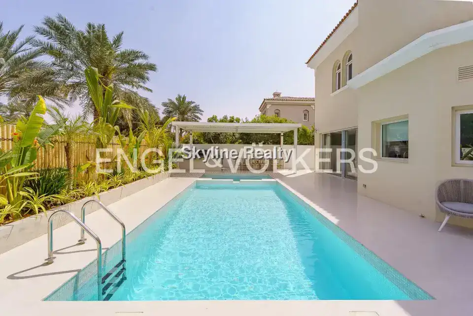 5 Bed Villa with Private Pool in La Coleccion, Dubai 13