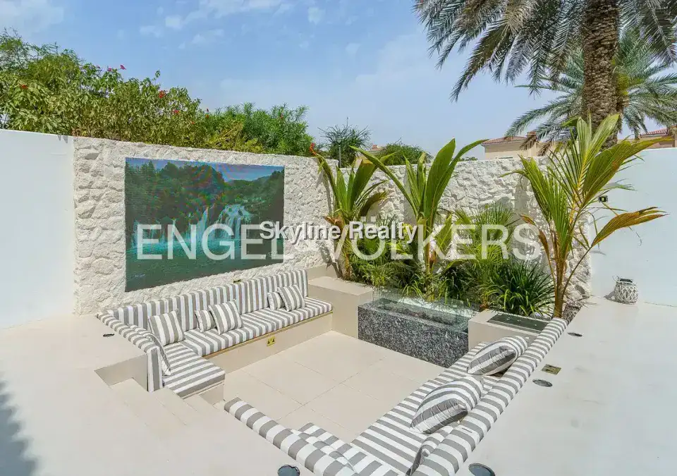 5 Bed Villa with Private Pool in La Coleccion, Dubai 18