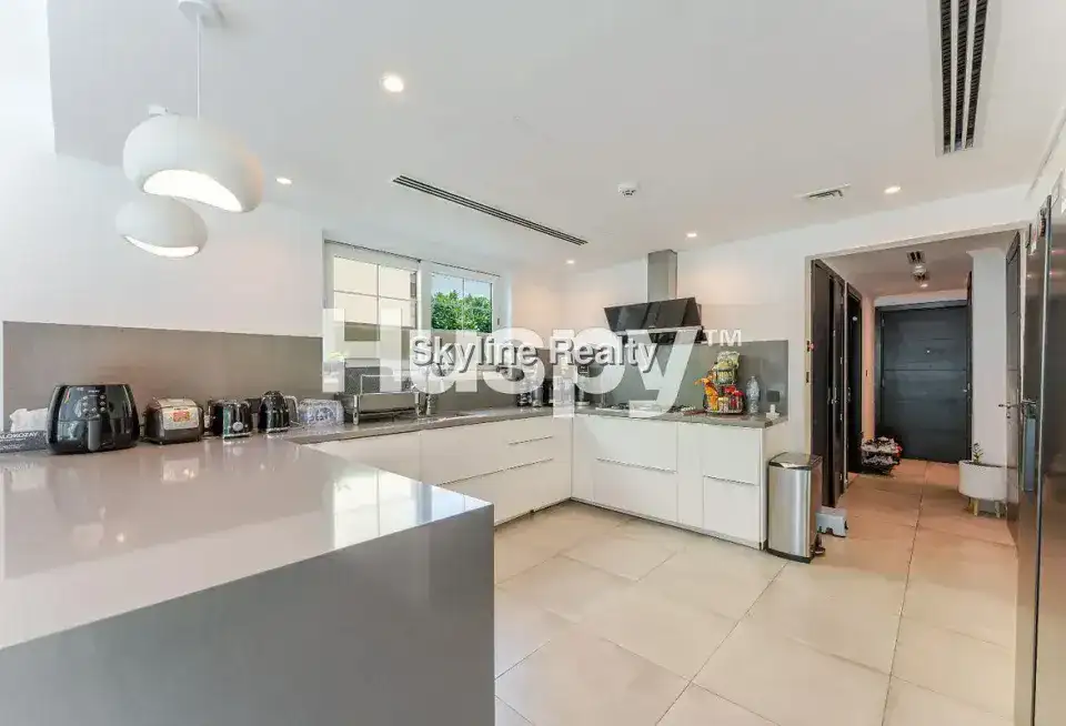 3-Bed Villa in Jumeirah Park, Jumeirah, Dubai 9